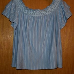 Cute off the shoulder crop top flowy